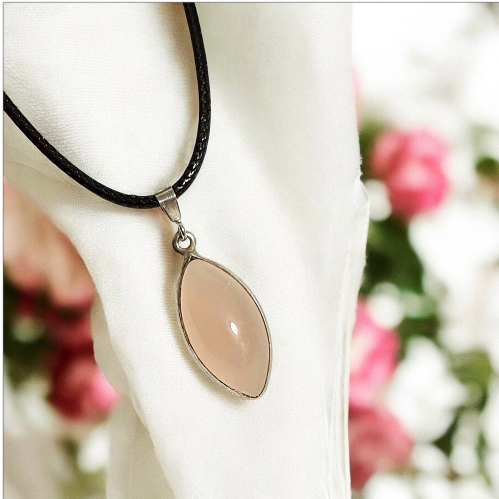 Elegant Silver and Pink Pendant Necklace